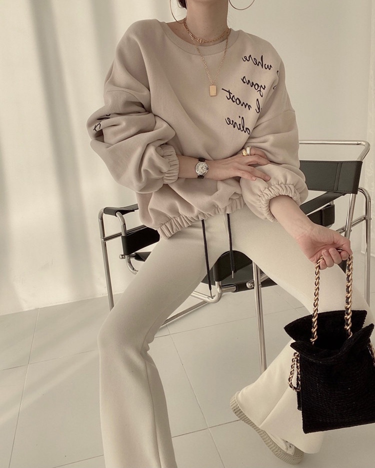 オーバーサイズ トレーナー トップス プルオーバー スウェット ミディアム丈 袖あり 長袖 ボリューム袖 ドロップショルダー ラウンドネック 襟なし かわいい 大人可愛い シンプル カジュアル 大人