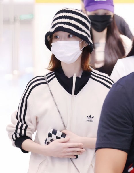 aespaニンニン着用　adidas ADILENIUMトラックトップ aespaニンニン着用 adidas ADILENIUMトラックトップ - メルカリ