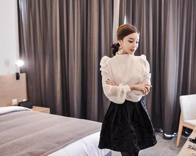 ２点で13o円OFF！【即納】ボトルネックデザインシャツ レディース カットソー 長袖 トップス 襟風デザイン 大きいサイズ 春 夏 秋 薄手 ふんわりシルエット ライン綺麗 フロント スリーブ OL