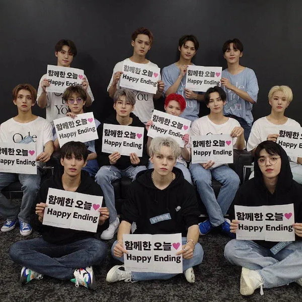 SEVENTEEN - ティーカラ★SEVENTEEN スウェット 黒 2016アンコン SEVENTEEN 2016 アンコン トレーナー ピンク ブラック 新品未