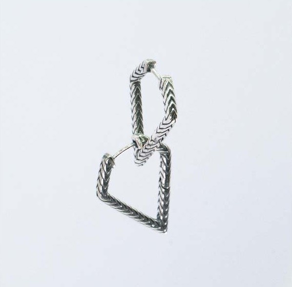 Qoo10] HARANG [BTS ジミン着用］HR268E ピア