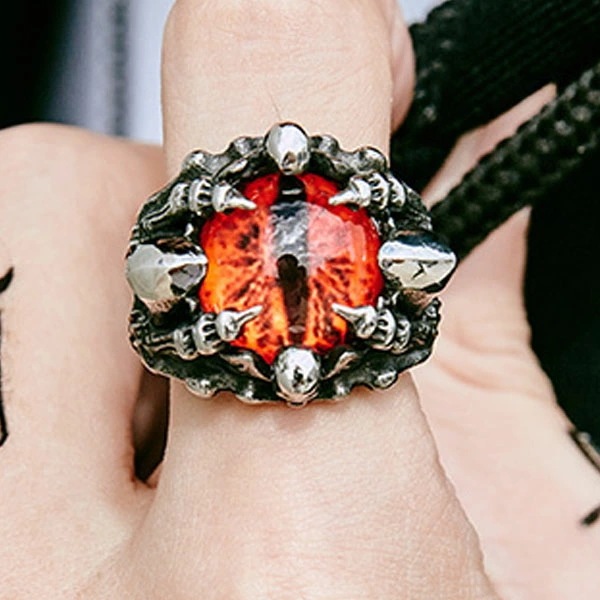 スカルスネークレッドアイステンレスリング（ERB082）指輪 16号-32号 目玉 赤い眼球 瞳 大きい 爪 プレゼント 男性 かっこいい 親指 人差し指 中指 薬指 r0086xxxxxxxx