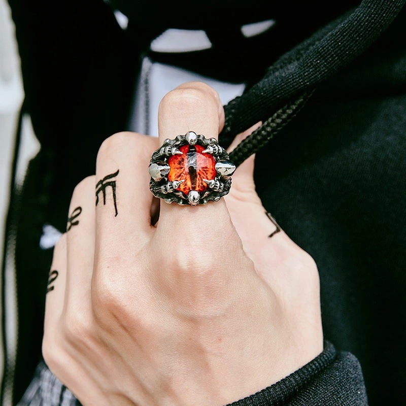 スカルスネークレッドアイステンレスリング（ERB082）指輪 16号-32号 目玉 赤い眼球 瞳 大きい 爪 プレゼント 男性 かっこいい 親指 人差し指 中指 薬指 r0086xxxxxxxx