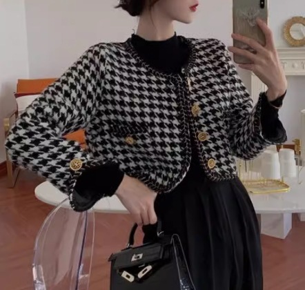 レディース トップス ジャケット カーディガン アウター 上着 羽織 前開き ショート クロップド丈 長袖 Vネック 襟なし ノーカラー ボタン 大人可愛い きれいめ カジュアル 上品 おしゃれ レディース トップス ジャケット カーディガン アウター 上着 羽織 前開き ショート クロップド丈 長袖 Vネック 襟なし ノーカラー ボタン 大人可愛い きれいめ カジュアル 上品 おしゃれ