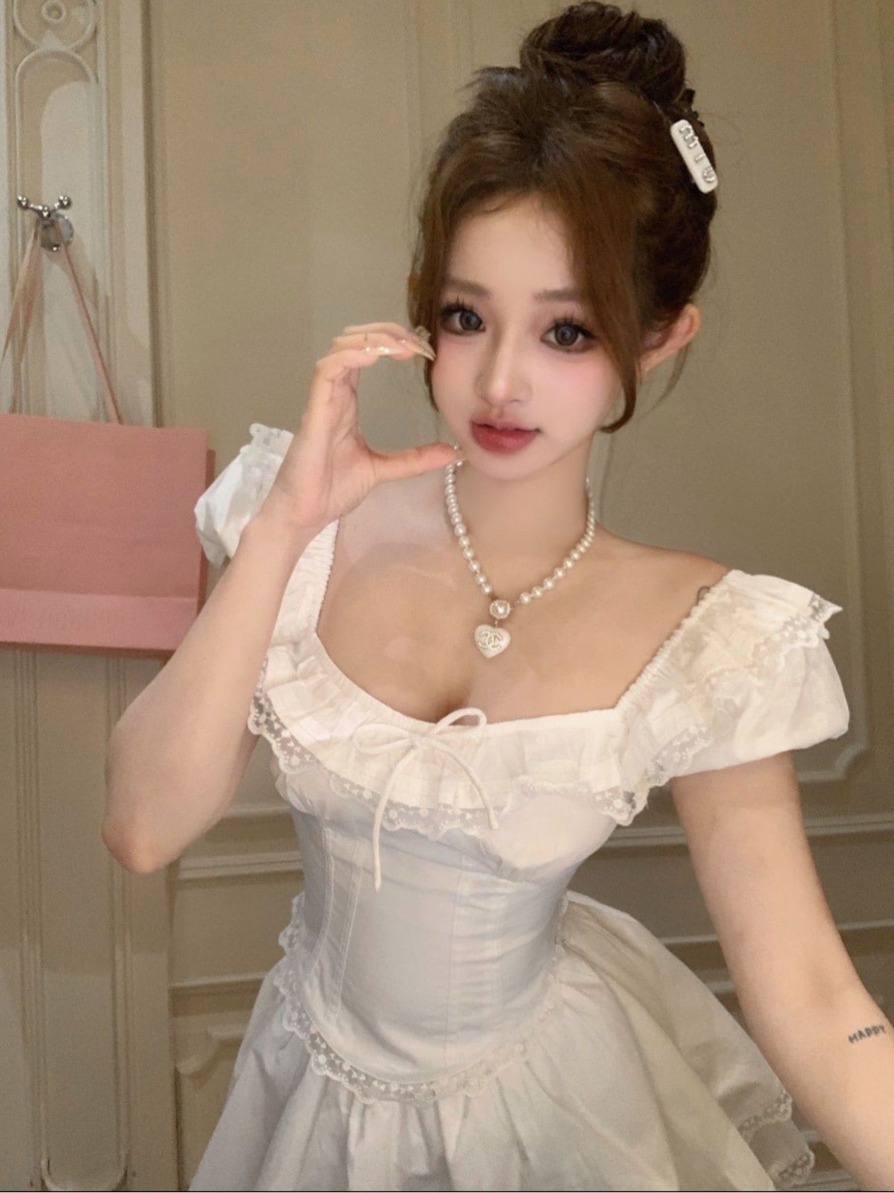 夏 おしゃれな彼女のショッピングデートコーデ セットアップワンピース 女子感レディース色っぽ 女っぽ カジュアルファッション 秋きれいめ大人上品お姉さん襟とフレンチネック可愛さUP型アップ