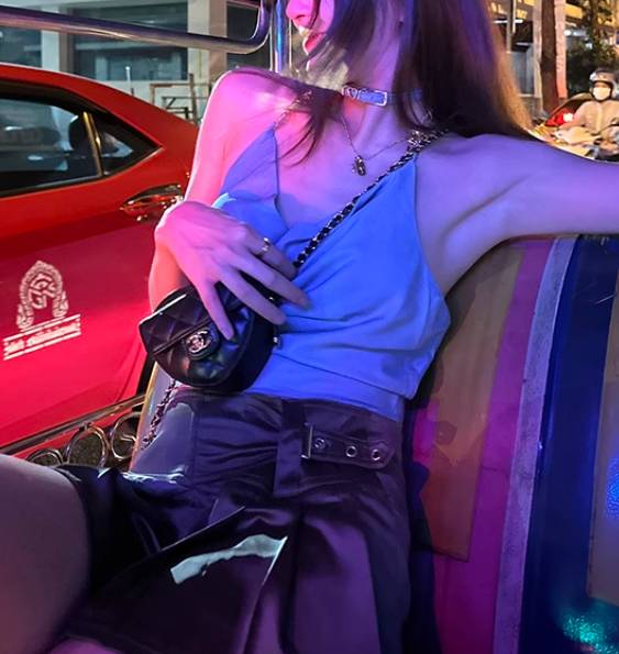 レディース トップス インナー クロップド丈 袖なし ノースリーブ キャミソール Vネック 襟なし 肌見せ チェーン 薄手 かわいい 大人可愛い シンプル カジュアル おしゃれ かっこいい エキゾチッ レディース トップス インナー クロップド丈 袖なし ノースリーブ キャミソール Vネック 襟なし 肌見せ チェーン 薄手 かわいい 大人可愛い シンプル カジュアル おしゃれ かっこいい エキゾチッ