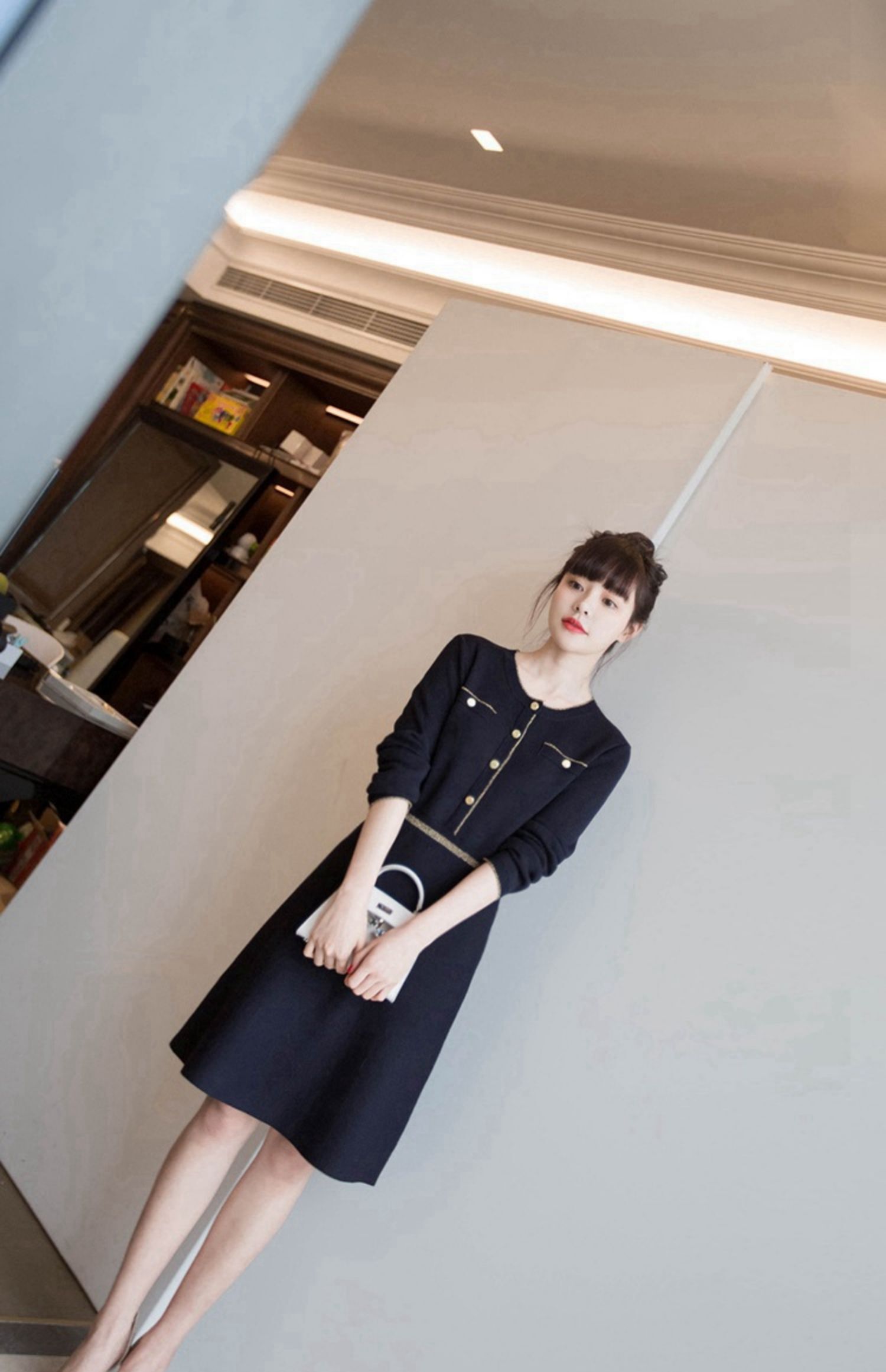 フェミニン ニットワンピース 膝丈 ひざ丈 長袖 ラウンドネック ゴールドボタン セミフレア 切り替えデザイン ニット 可愛い きれいめ シンプル 上品 おしゃれ レトロ 女子 フェミニン ニットワンピース 膝丈 ひざ丈 長袖 ラウンドネック ゴールドボタン セミフレア 切り替えデザイン ニット 可愛い きれいめ シンプル 上品 おしゃれ レトロ 女子