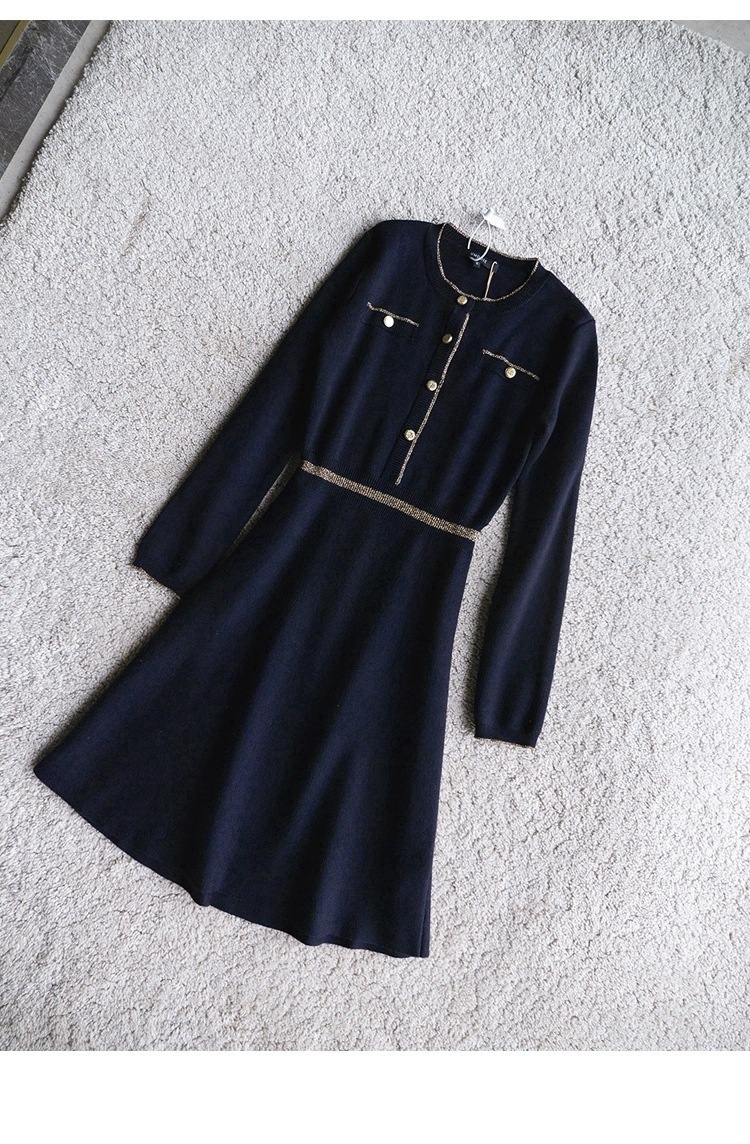 フェミニン ニットワンピース 膝丈 ひざ丈 長袖 ラウンドネック ゴールドボタン セミフレア 切り替えデザイン ニット 可愛い きれいめ シンプル 上品 おしゃれ レトロ 女子 フェミニン ニットワンピース 膝丈 ひざ丈 長袖 ラウンドネック ゴールドボタン セミフレア 切り替えデザイン ニット 可愛い きれいめ シンプル 上品 おしゃれ レトロ 女子