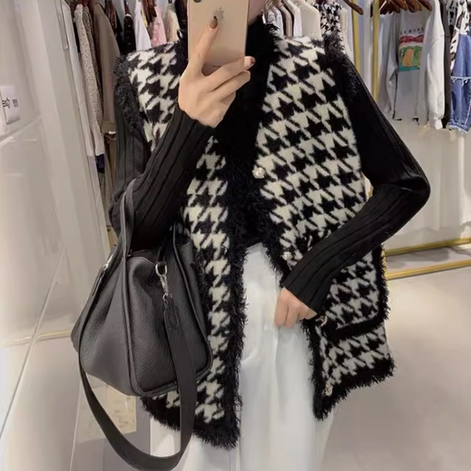 レディース ジャケット ニット ベスト アウター 上着 羽織 前開き 丈長 袖なし ノースリーブ 襟なし もこもこ ふわふわ ふっくら ポケット 伸縮性 ボタン かわいい 大人可愛い きれいめ レディース ジャケット ニット ベスト アウター 上着 羽織 前開き 丈長 袖なし ノースリーブ 襟なし もこもこ ふわふわ ふっくら ポケット 伸縮性 ボタン かわいい 大人可愛い きれいめ