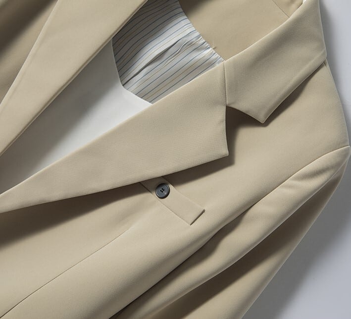 レディース ジャケット 上着 テーラードジャケット 美シルエット スーツ 韓国 インスタ映え 高見え スタイルアップ 可愛い かわいい かっこいい 大人 上品 きれいめ シンプル クラシック lout