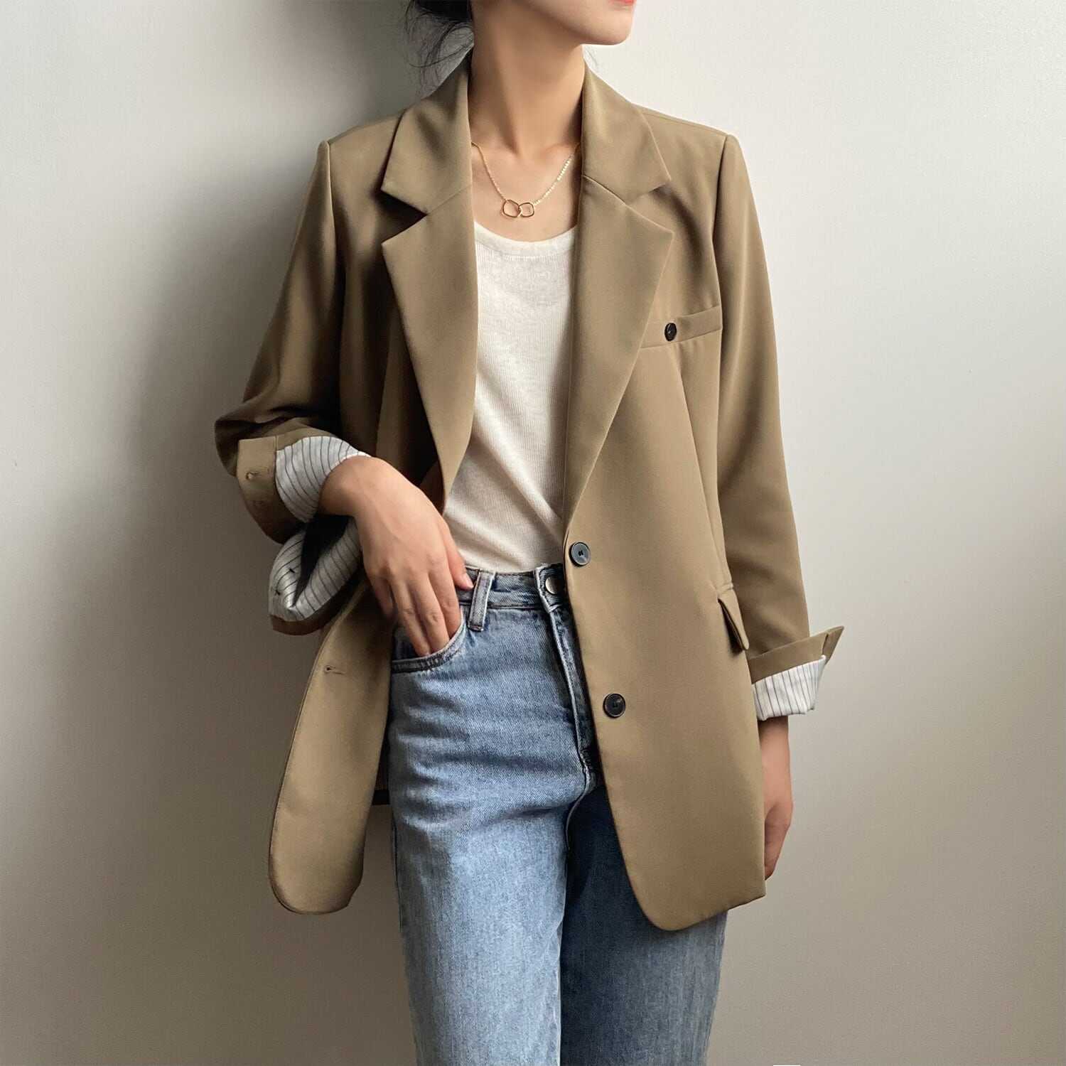 レディース ジャケット 上着 テーラードジャケット 美シルエット スーツ 韓国 インスタ映え 高見え スタイルアップ 可愛い かわいい かっこいい 大人 上品 きれいめ シンプル クラシック lout