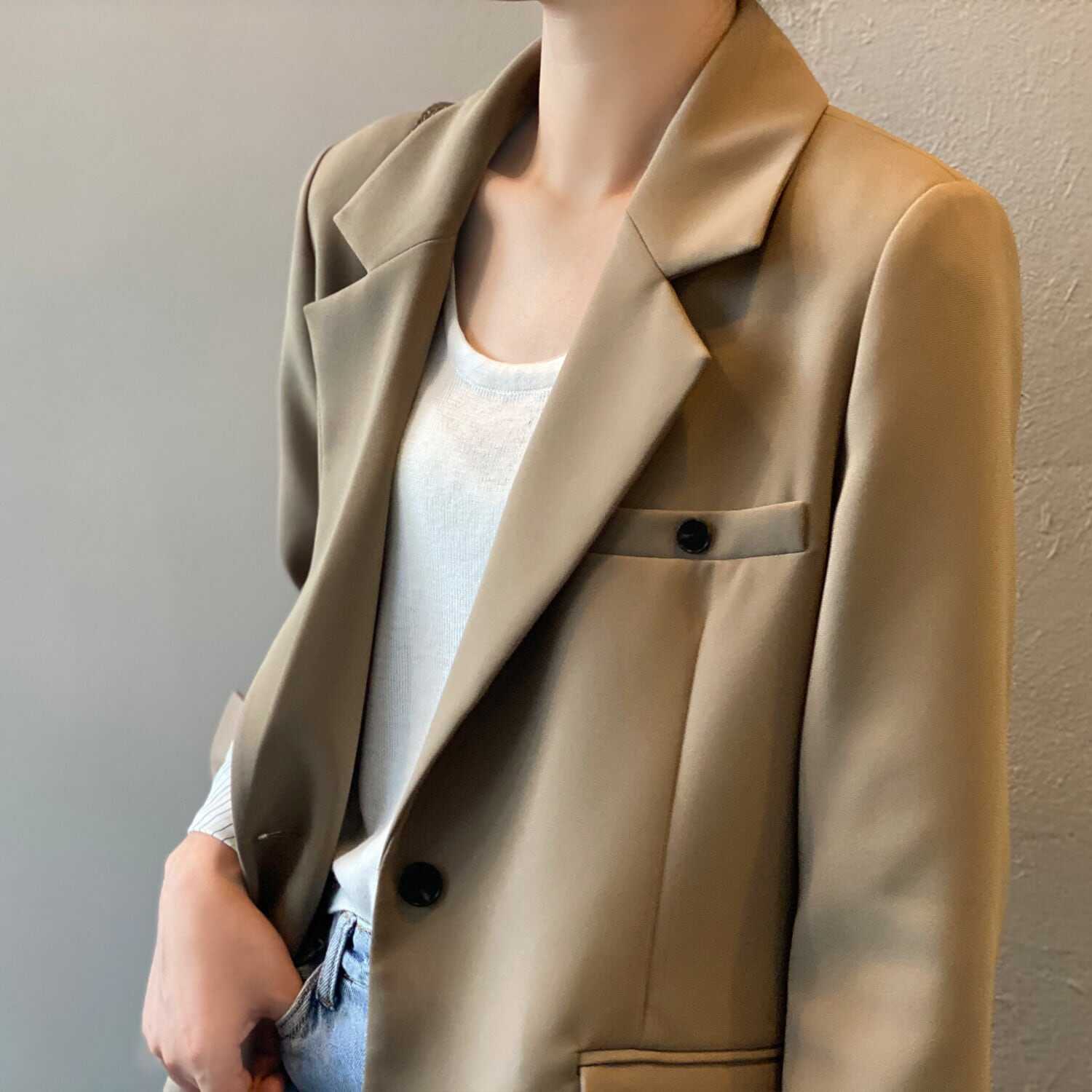 レディース ジャケット 上着 テーラードジャケット 美シルエット スーツ 韓国 インスタ映え 高見え スタイルアップ 可愛い かわいい かっこいい 大人 上品 きれいめ シンプル クラシック lout