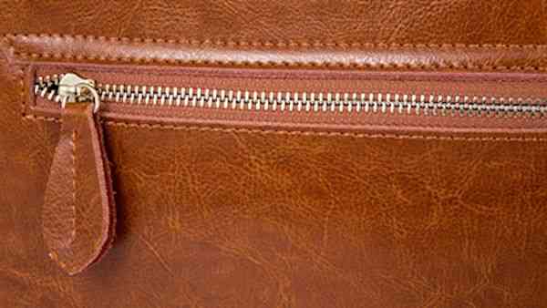 ショルダーバッグ レディース 2WAY レザー 大容量 40代 2ウェイ 旅行 大人 A4 軽い 秋 カジュアル 小さめ 黒 赤 ミニ 本革 人気 レザー ナイロン スポーティー 縦長 春 冬 斜めが