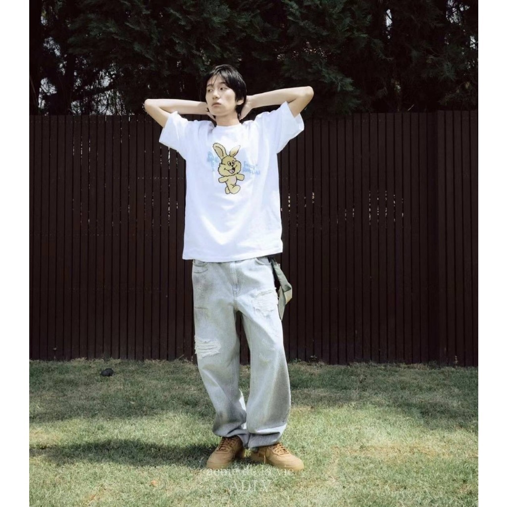 Tシャツ・カットソー MY NAME IS FUZZY RABBIT SHORT SLEEVE T-SHIRT MY NAME IS FUZZY RABBIT SHORT SLEEVE T-SHIRT - 아크메드라비