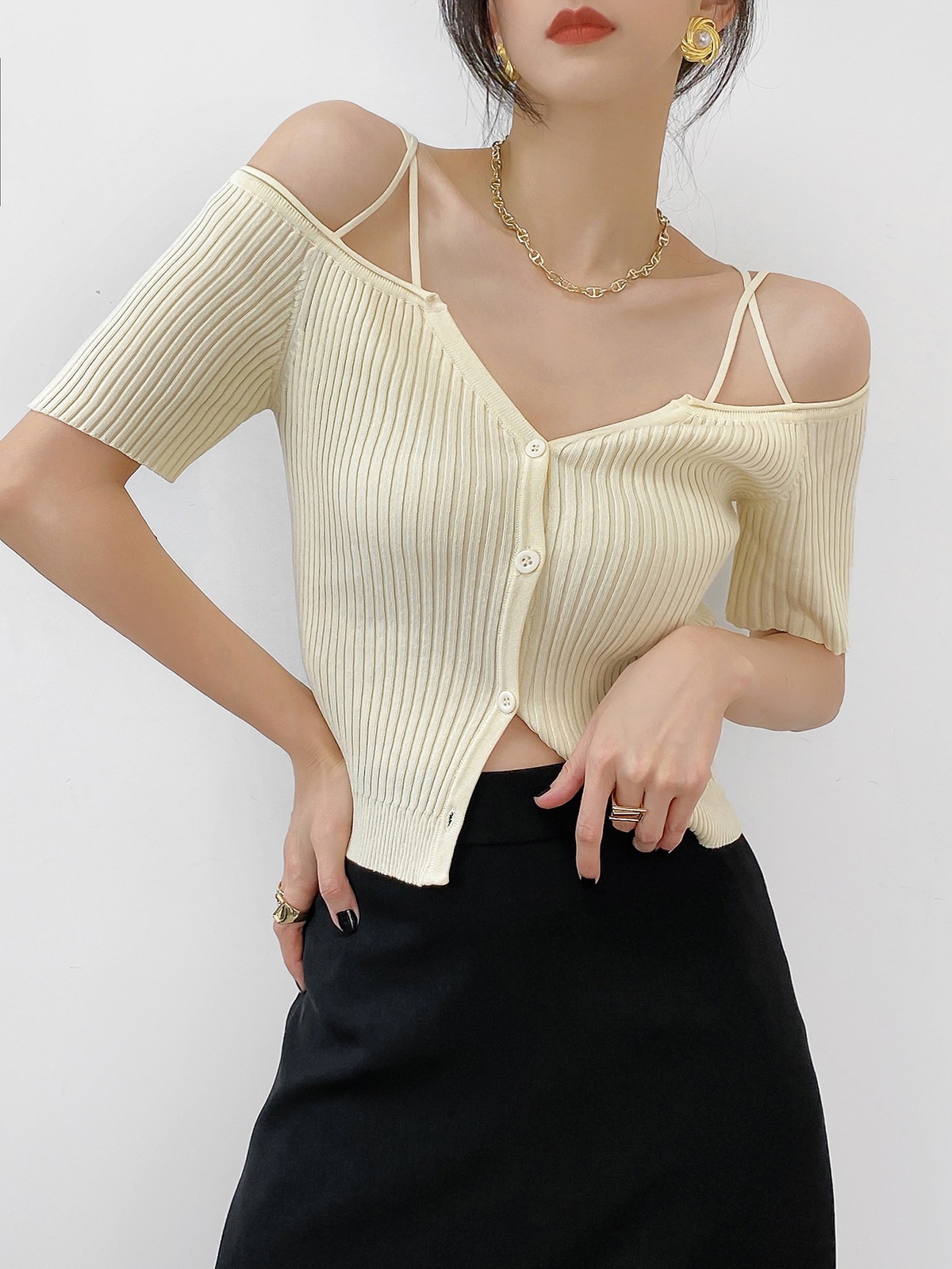 ニットソー カットソー 半袖 オフショルダー 肩ひもニット 細身 前開き かわいい 大人可愛い きれいめ シンプル カジュアル おしゃれ 春 秋 デート お出かけ 学生 韓国 ブラック ニットソー カットソー 半袖 オフショルダー 肩ひもニット 細身 前開き かわいい 大人可愛い きれいめ シンプル カジュアル おしゃれ 春 秋 デート お出かけ 学生 韓国 ブラック