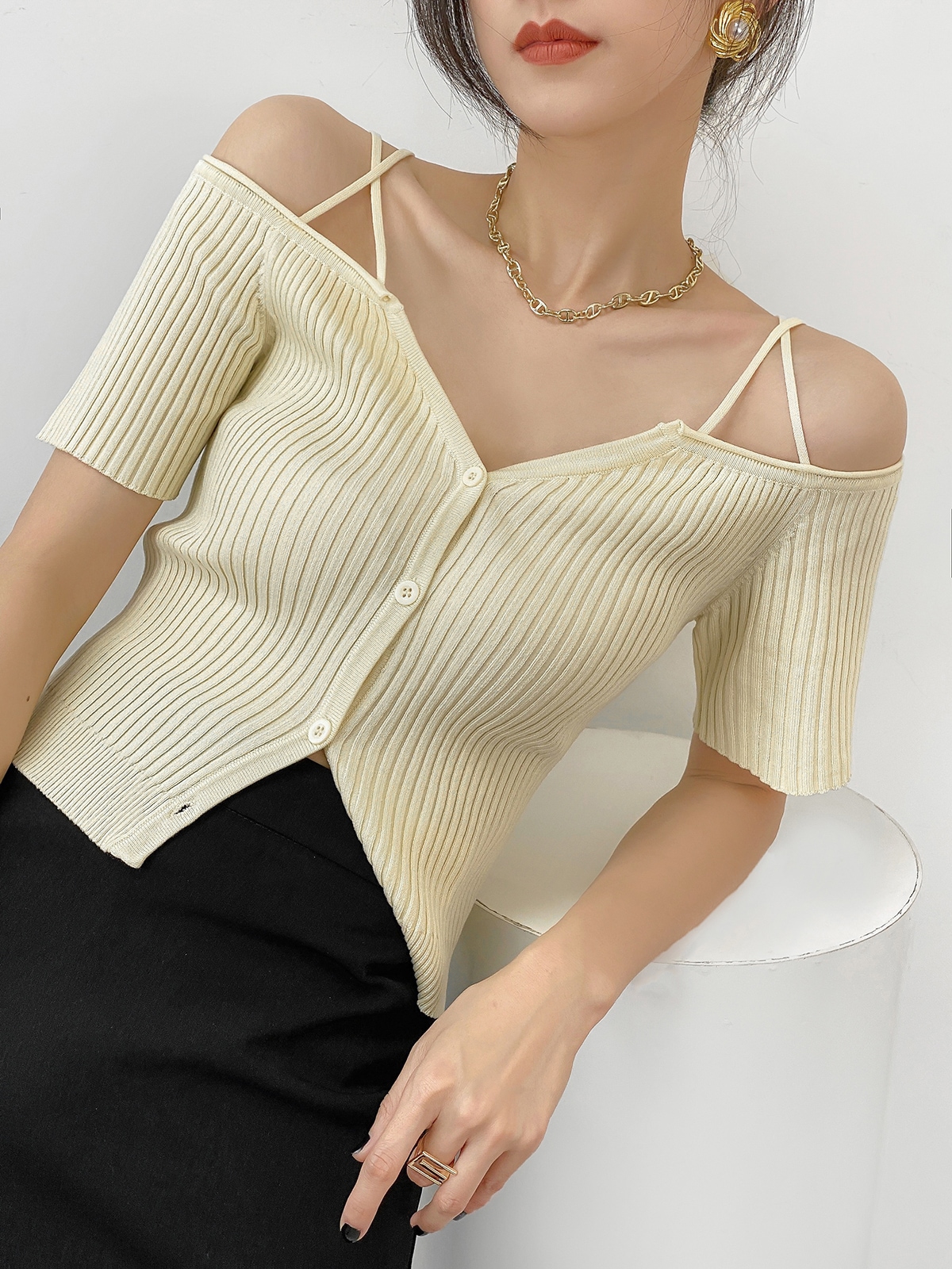 ニットソー カットソー 半袖 オフショルダー 肩ひもニット 細身 前開き かわいい 大人可愛い きれいめ シンプル カジュアル おしゃれ 春 秋 デート お出かけ 学生 韓国 ブラック ニットソー カットソー 半袖 オフショルダー 肩ひもニット 細身 前開き かわいい 大人可愛い きれいめ シンプル カジュアル おしゃれ 春 秋 デート お出かけ 学生 韓国 ブラック