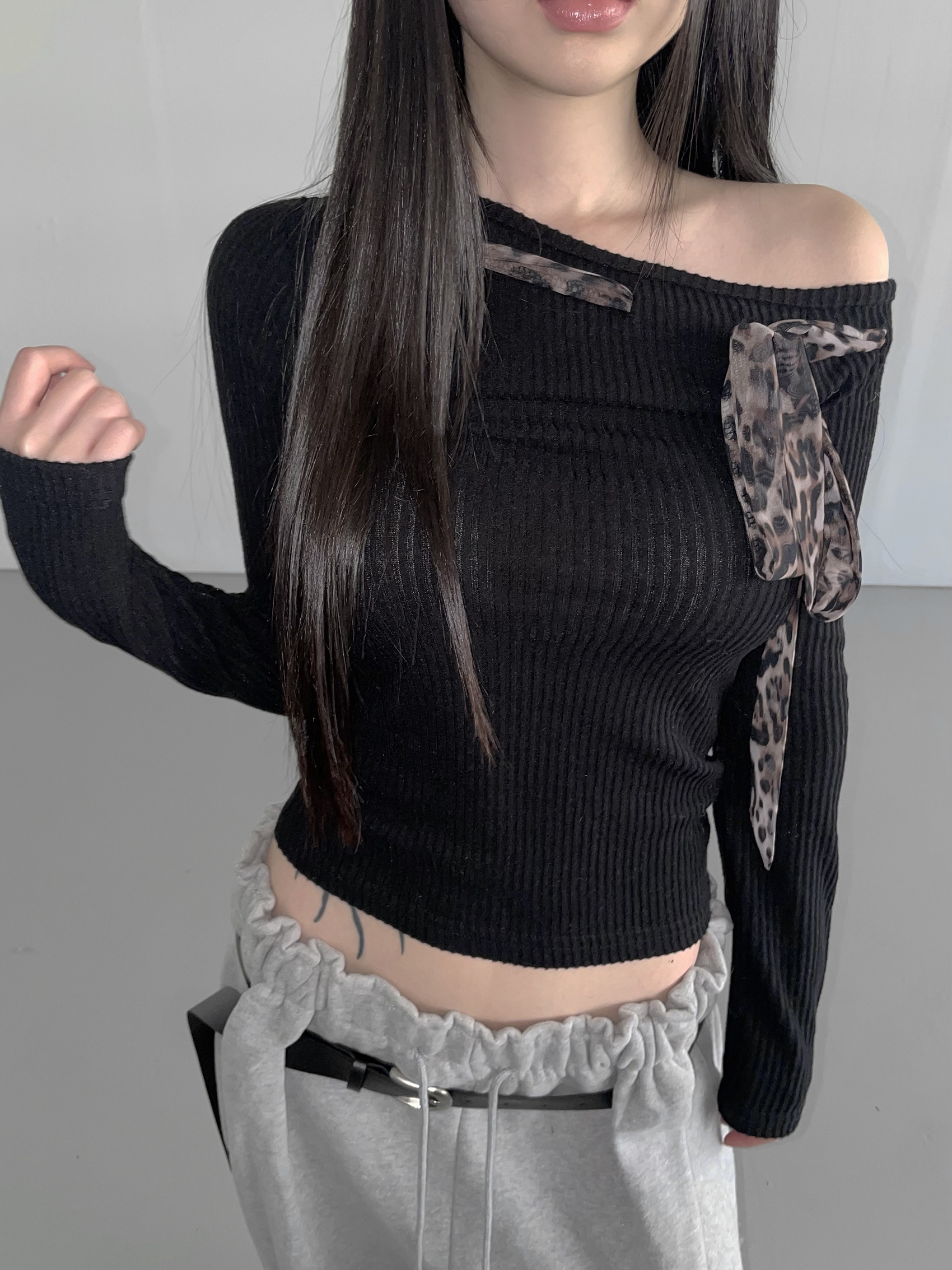 【THEAIRTOWN】inout share scarf top ★韓国人気★追跡可能★ ASON SLEEVELESS 레이어드 코디 추천드려요 🪽 •STAFF STYLING