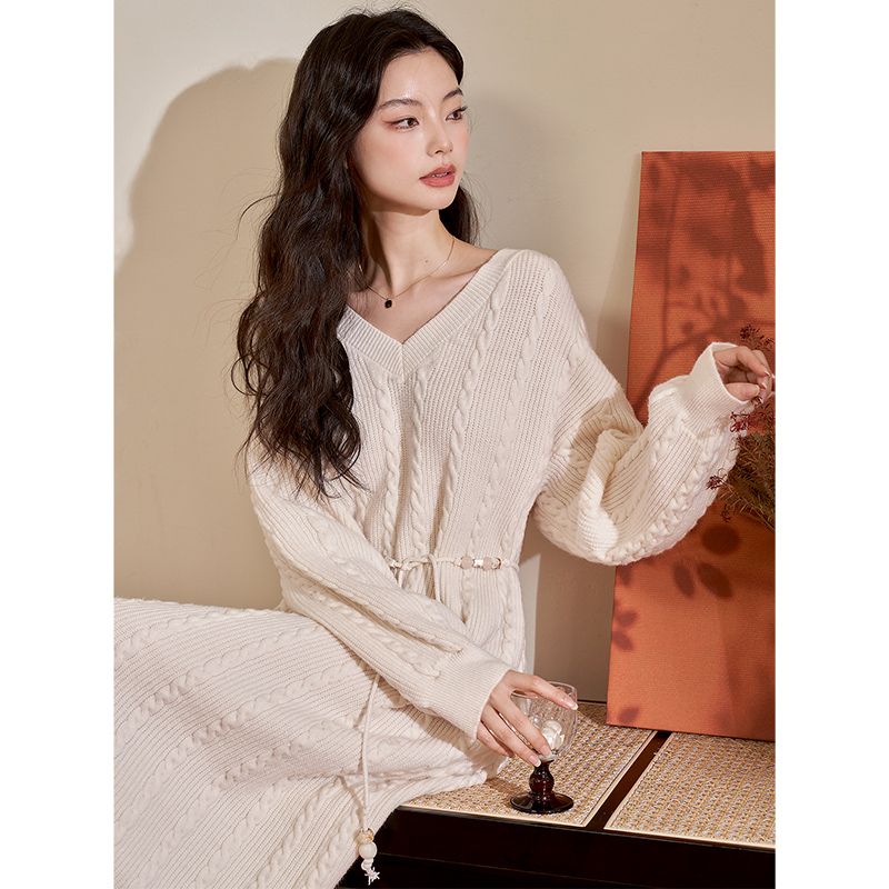 流れるセーターのドレスの長いセクションのアプリコットVネックニットドレス女性2025秋と冬の新しい怠惰な風ワンピース ワンピースレディース ドレス ロングワンピース ニットワンピース ワンピース レ 流れるセーターのドレスの長いセクションのアプリコットVネックニットドレス女性2025秋と冬の新しい怠惰な風ワンピース ワンピースレディース ドレス ロングワンピース ニットワンピース ワンピース レ