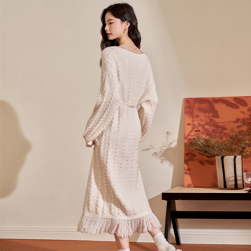 流れるセーターのドレスの長いセクションのアプリコットVネックニットドレス女性2025秋と冬の新しい怠惰な風ワンピース ワンピースレディース ドレス ロングワンピース ニットワンピース ワンピース レ 流れるセーターのドレスの長いセクションのアプリコットVネックニットドレス女性2025秋と冬の新しい怠惰な風ワンピース ワンピースレディース ドレス ロングワンピース ニットワンピース ワンピース レ