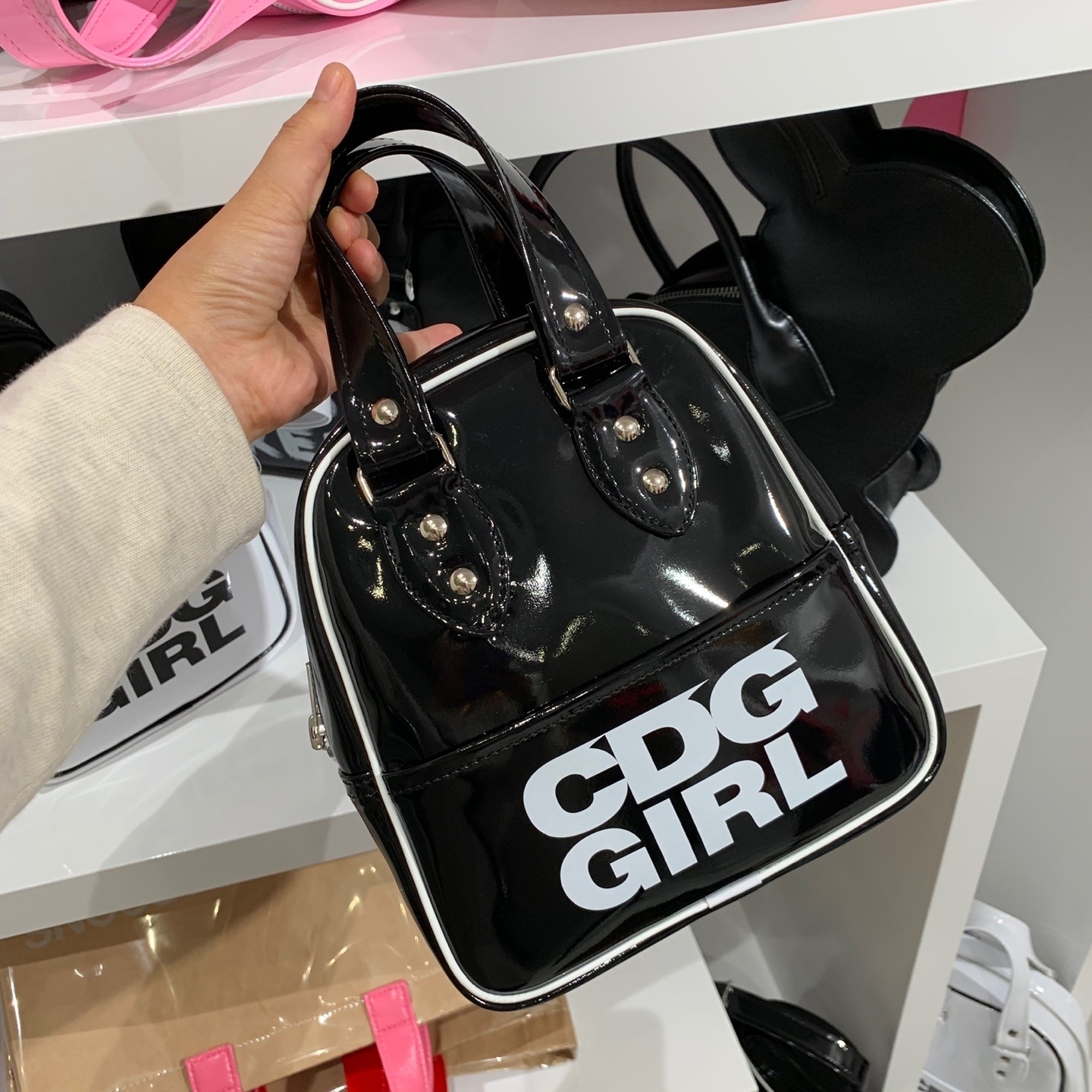国内発送 / 正規店買付 【COMME des GARCONS】CDG GIRL ロゴ エナメル トートバッグ 国内発送 / 正規店買付 【COMME des GARCONS】CDG GIRL ロゴ エナメル トートバッグ