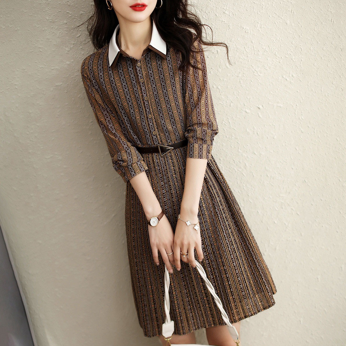 シャツワンピース クラシック ひざ丈 袖あり 長袖 襟付き Ａライン スリム 細身 タイト ボタン