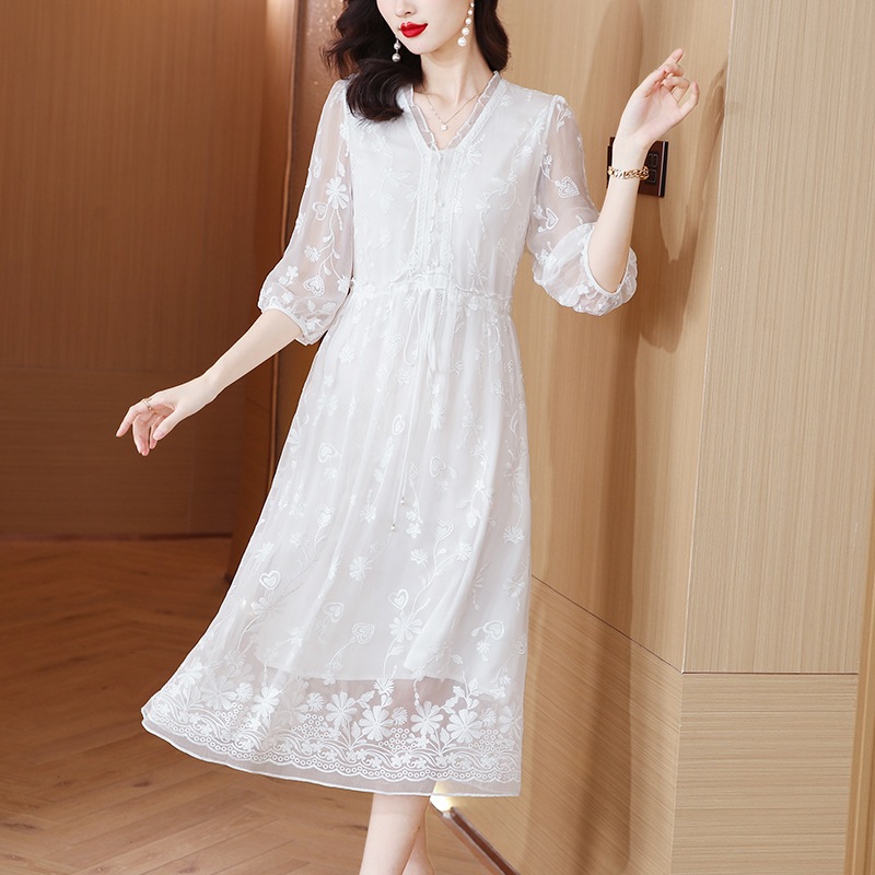 白い刺繍入りウエストラインシルクスカート春夏の新しい気質マルベリーシルクミドル丈ドレスO81