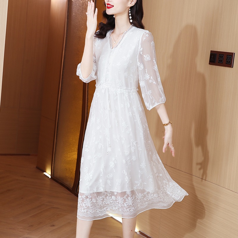 白い刺繍入りウエストラインシルクスカート春夏の新しい気質マルベリーシルクミドル丈ドレスO81