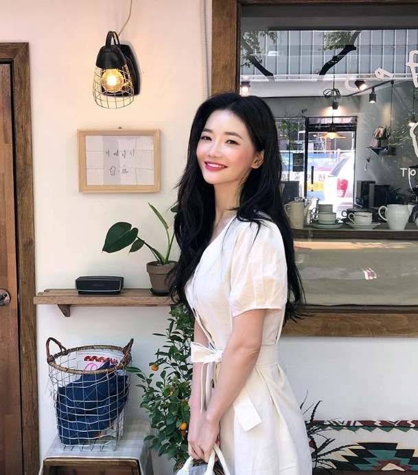 ワンピース フレアスカート フレアワンピース ミモレ ミモレ丈 袖あり 半袖 Vネック 襟なし フレア セミフレア Aライン ウエストマーク ウエストリボン 大人可愛い きれいめ シンプル カジュアル