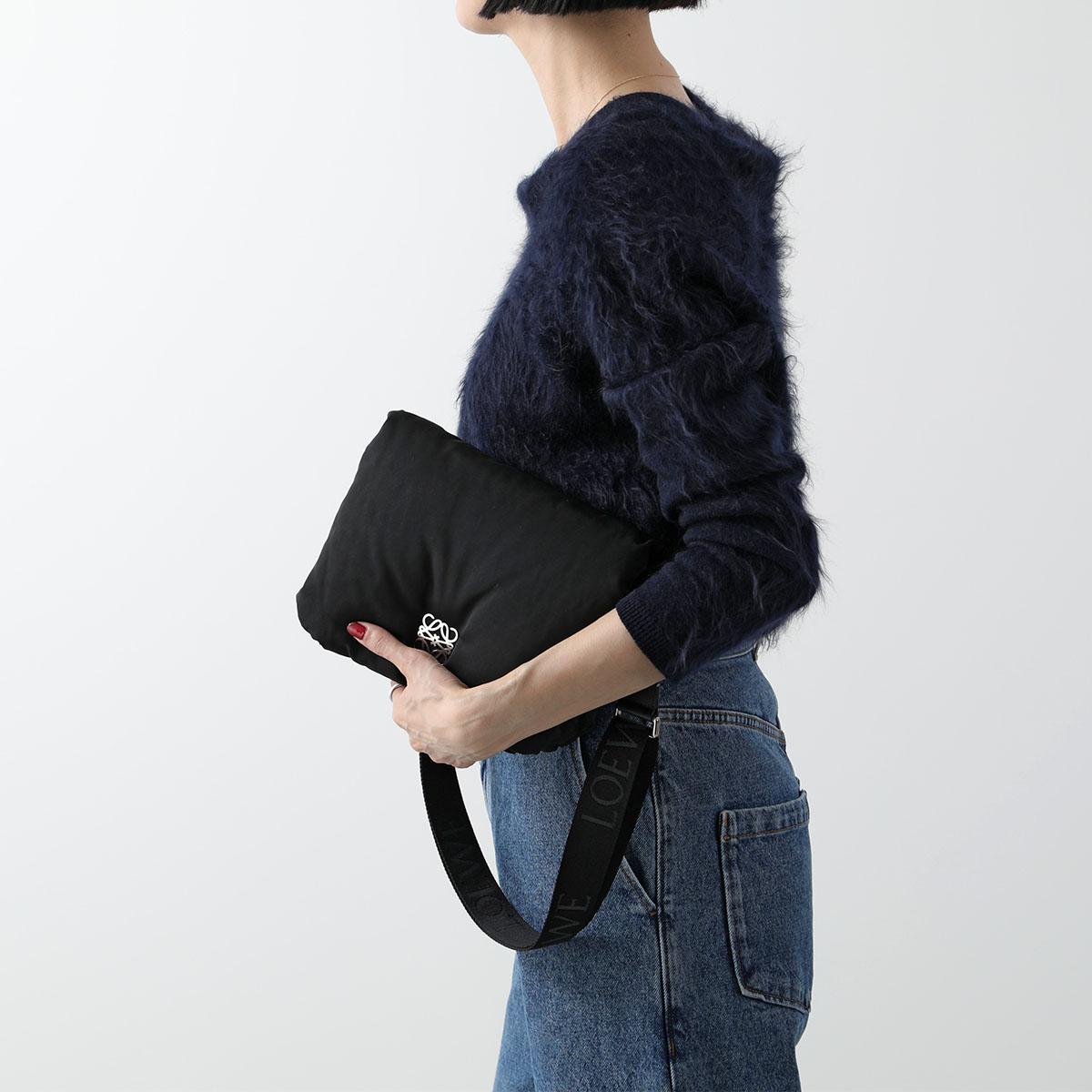 LOEWE ロエベ ショルダーバッグ GOYA PUFFER ゴヤ パファー A896P41X04 レディース アナグラム ナイロン×レザー クロスボディ 鞄 1100/BLACK