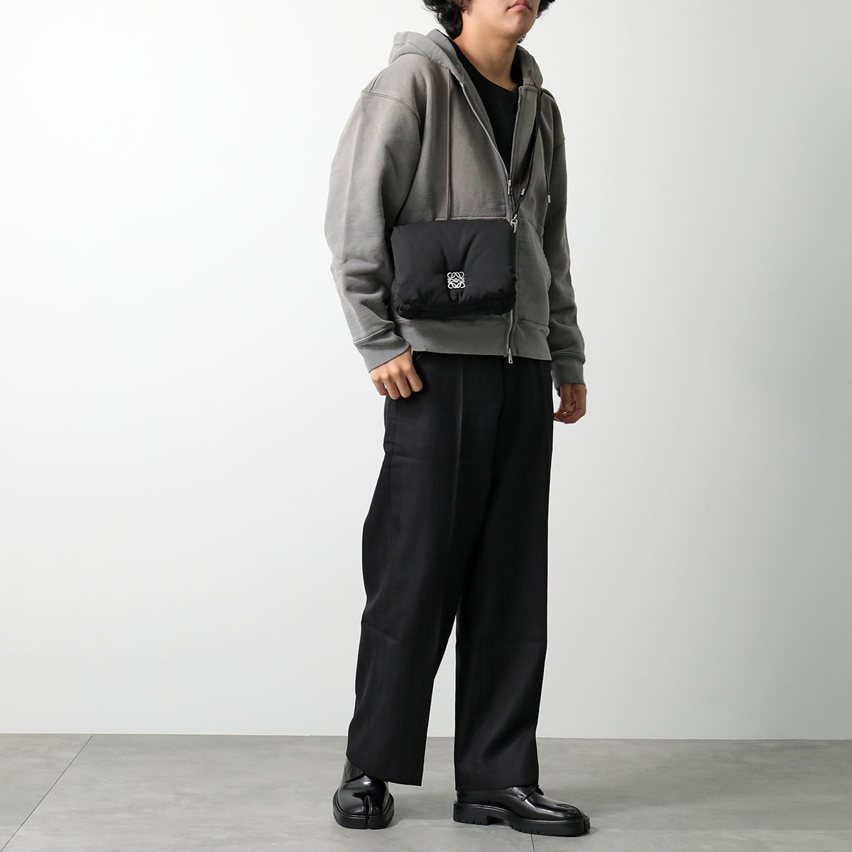 LOEWE ロエベ ショルダーバッグ GOYA PUFFER ゴヤ パファー A896P41X04 レディース アナグラム ナイロン×レザー クロスボディ 鞄 1100/BLACK
