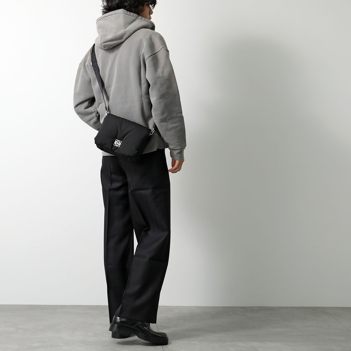 LOEWE ロエベ ショルダーバッグ GOYA PUFFER ゴヤ パファー A896P41X04 レディース アナグラム ナイロン×レザー クロスボディ 鞄 1100/BLACK