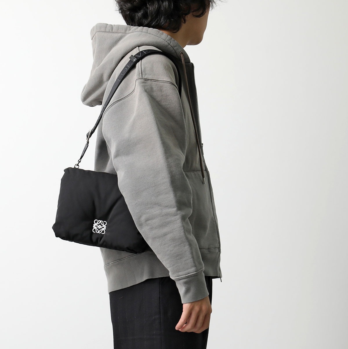 LOEWE ロエベ ショルダーバッグ GOYA PUFFER ゴヤ パファー A896P41X04 レディース アナグラム ナイロン×レザー クロスボディ 鞄 1100/BLACK