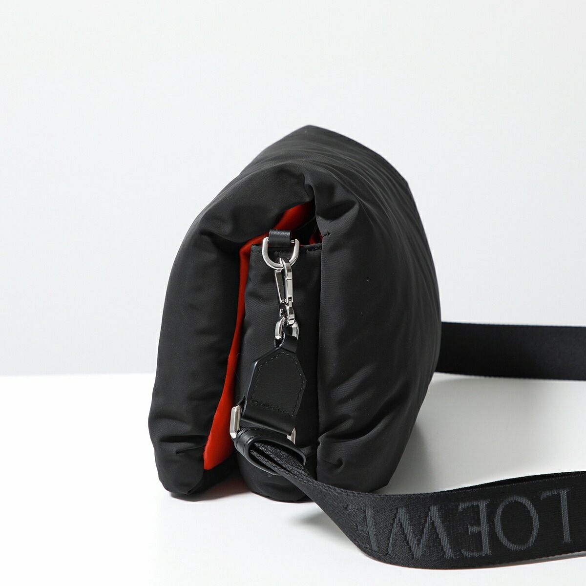 LOEWE ロエベ ショルダーバッグ GOYA PUFFER ゴヤ パファー A896P41X04 レディース アナグラム ナイロン×レザー クロスボディ 鞄 1100/BLACK