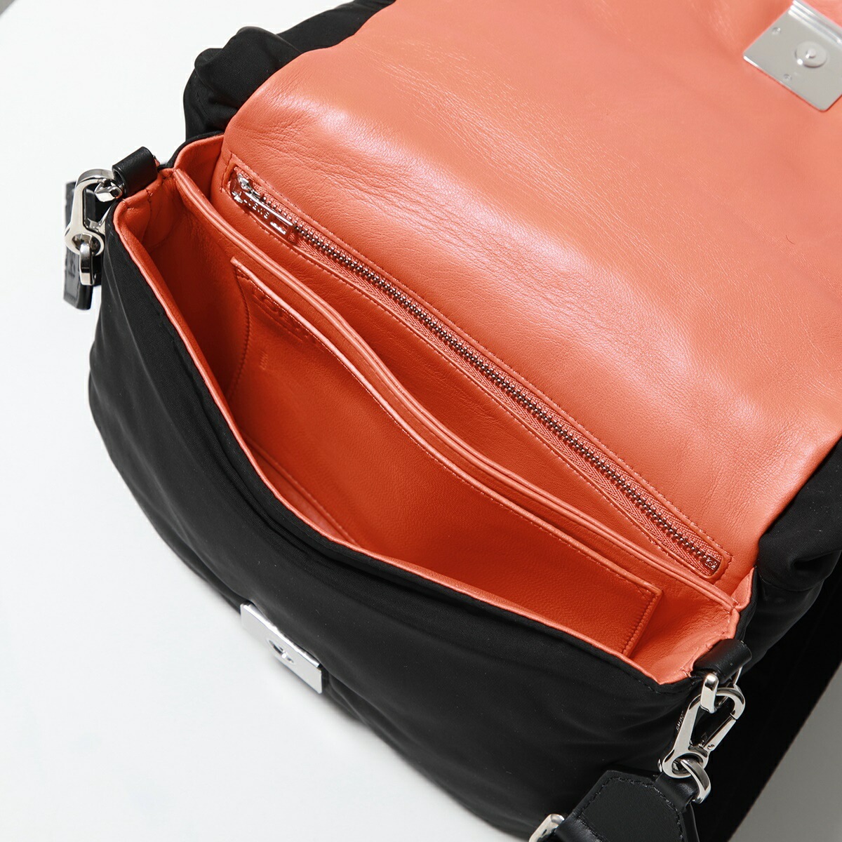 LOEWE ロエベ ショルダーバッグ GOYA PUFFER ゴヤ パファー A896P41X04 レディース アナグラム ナイロン×レザー クロスボディ 鞄 1100/BLACK