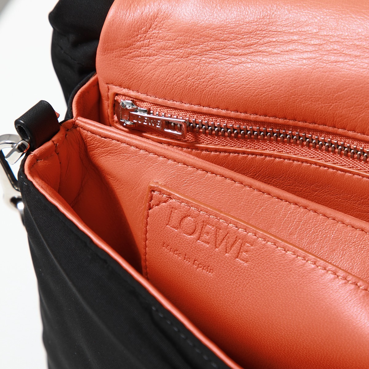 LOEWE ロエベ ショルダーバッグ GOYA PUFFER ゴヤ パファー A896P41X04 レディース アナグラム ナイロン×レザー クロスボディ 鞄 1100/BLACK