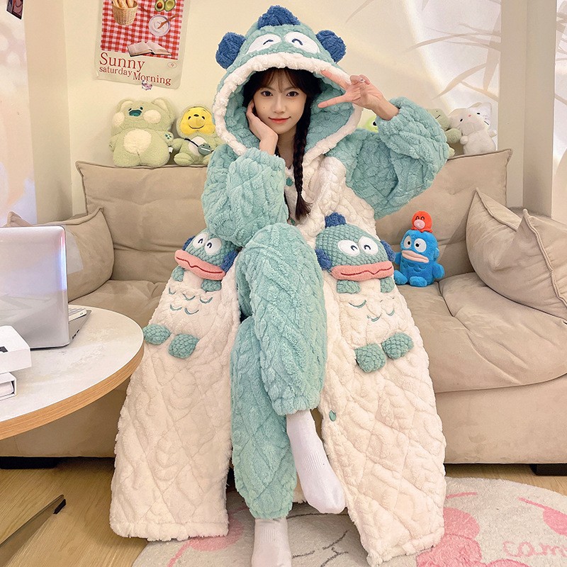 サンゴのベルベットのパジャマ女性は秋冬にベルベットを厚くして綿の上着を挟んで長い帽子のフランネルのかわいい家庭服を着ている サンゴのベルベットのパジャマ女性は秋冬にベルベットを厚くして綿の上着を挟んで長い帽子のフランネルのかわいい家庭服を着ている