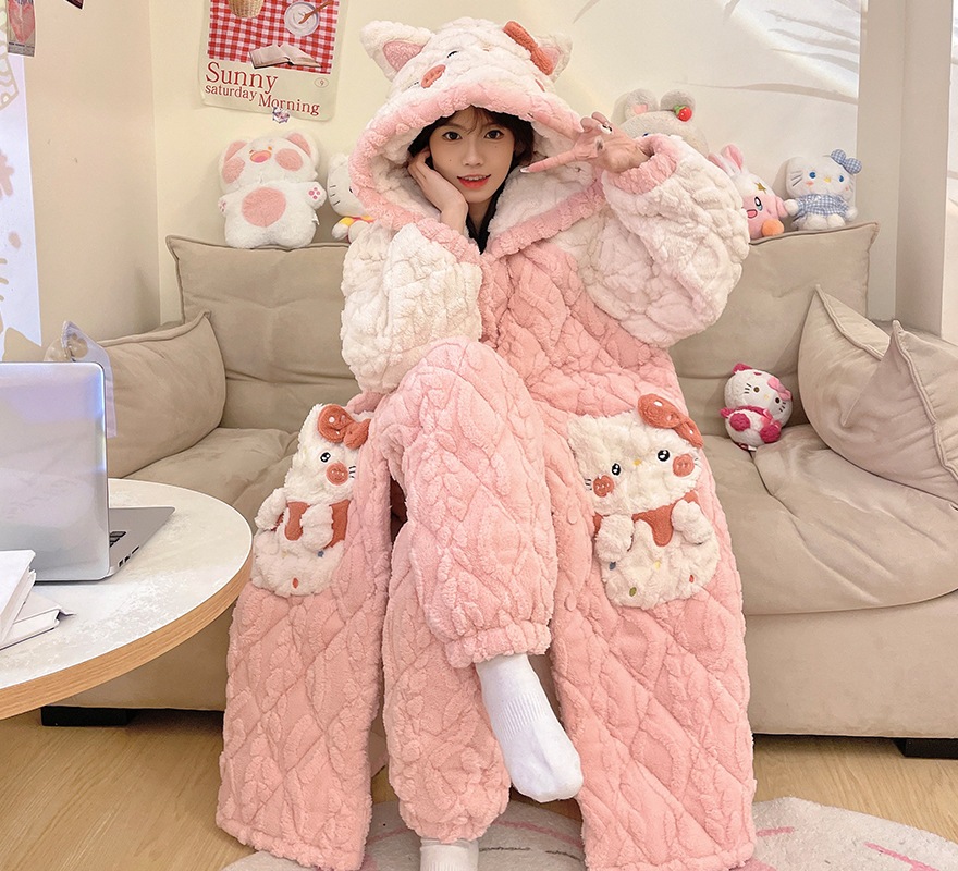 サンゴのベルベットのパジャマ女性は秋冬にベルベットを厚くして綿の上着を挟んで長い帽子のフランネルのかわいい家庭服を着ている サンゴのベルベットのパジャマ女性は秋冬にベルベットを厚くして綿の上着を挟んで長い帽子のフランネルのかわいい家庭服を着ている