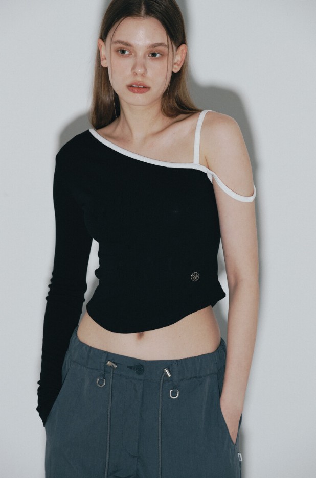 【ASURA】ONE SHOULDER STRAP T ★ BLACKPINK ジェニー着用 ジェニーが元祖直角肩にワンショルダーミニドレスルックを披露