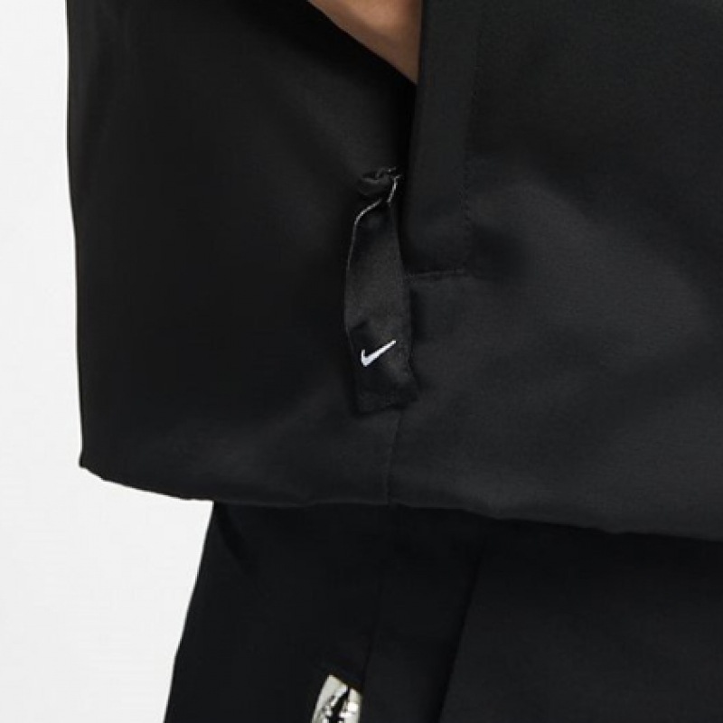 Nike ソロスウッシュサテンアノラックジャケット