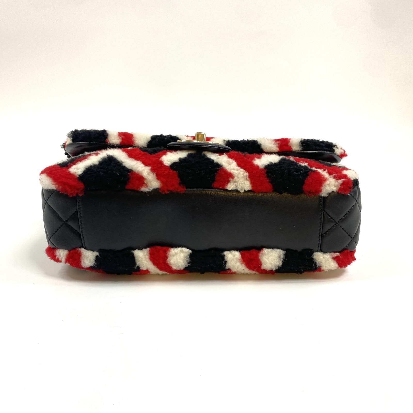 美品 シャネル CHANEL レディース シングルフラップ チェーン ショルダーバッグ ムートン 23番【中古】 美品 シャネル CHANEL レディース シングルフラップ チェーン ショルダーバッグ ムートン 23番【中古】