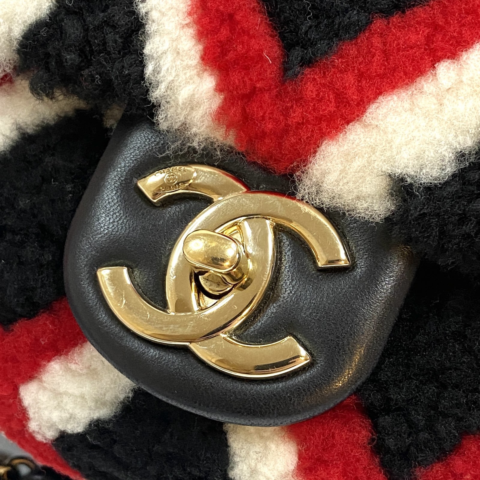 美品 シャネル CHANEL レディース シングルフラップ チェーン ショルダーバッグ ムートン 23番【中古】 美品 シャネル CHANEL レディース シングルフラップ チェーン ショルダーバッグ ムートン 23番【中古】