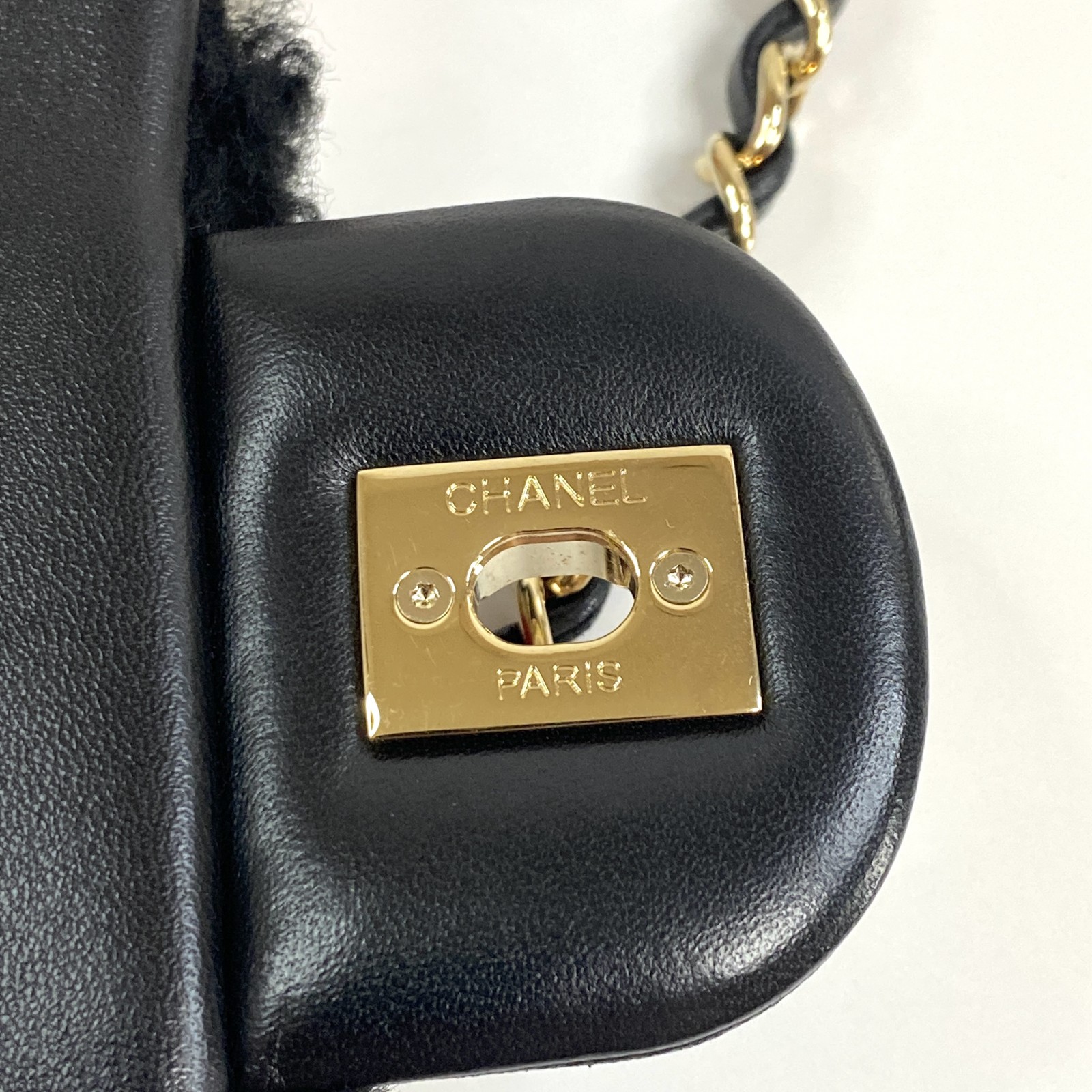 美品 シャネル CHANEL レディース シングルフラップ チェーン ショルダーバッグ ムートン 23番【中古】 美品 シャネル CHANEL レディース シングルフラップ チェーン ショルダーバッグ ムートン 23番【中古】