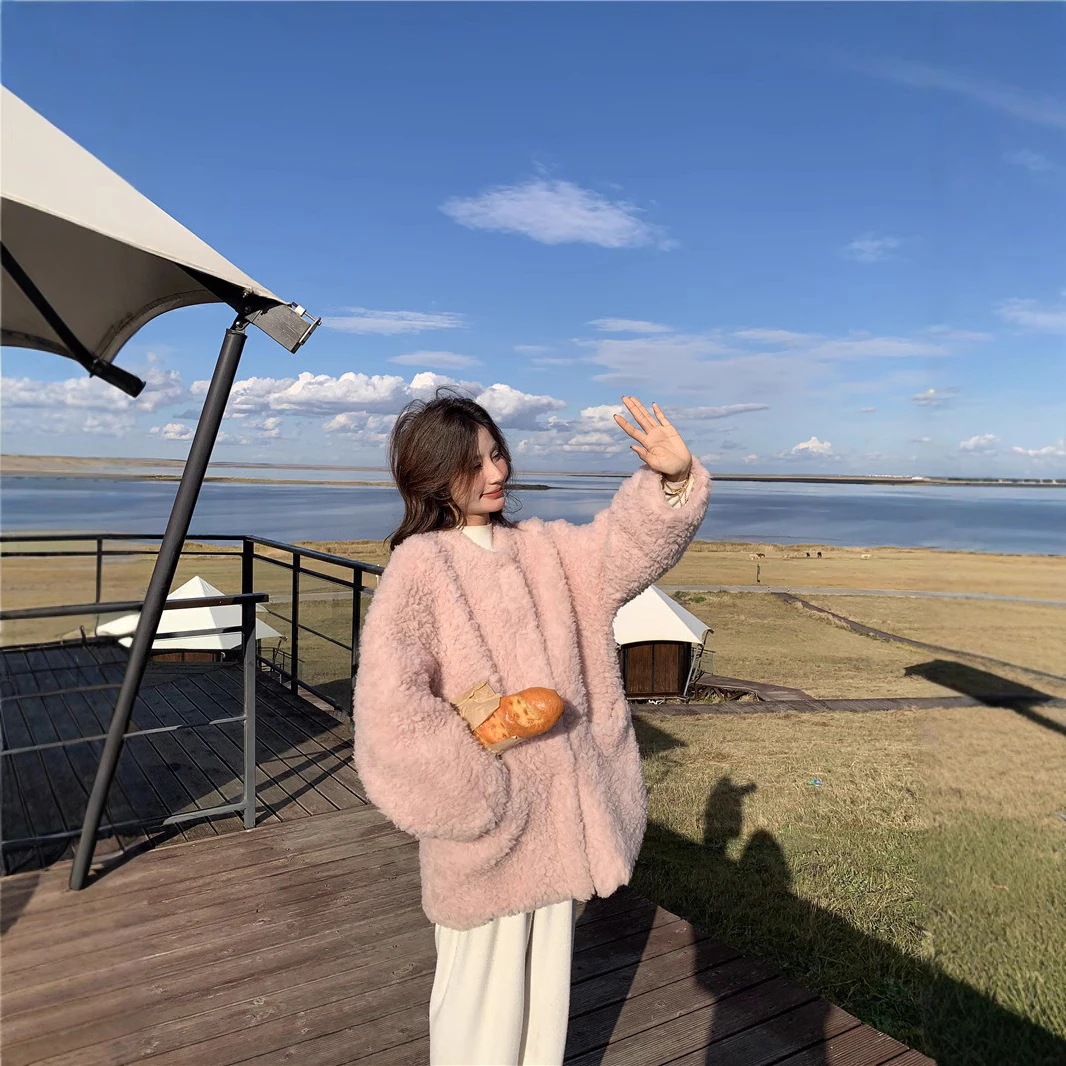 甘い粒子ベルベットラムウールコート2024新しい外国ガスソフトかわいい小さなサイズ年齢削減厚化粧綿の服