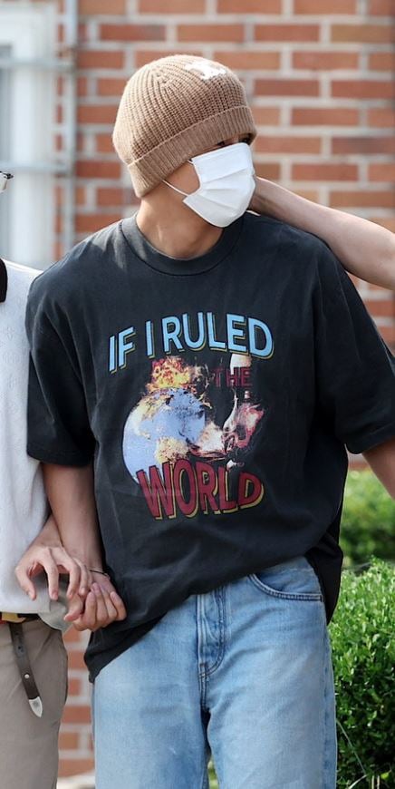 [BTS V 着用］【IONSEOUL】The World Printing Over T-Shirt ☆BTS V テテ 着用！！【IONSEOUL】The world printing over t