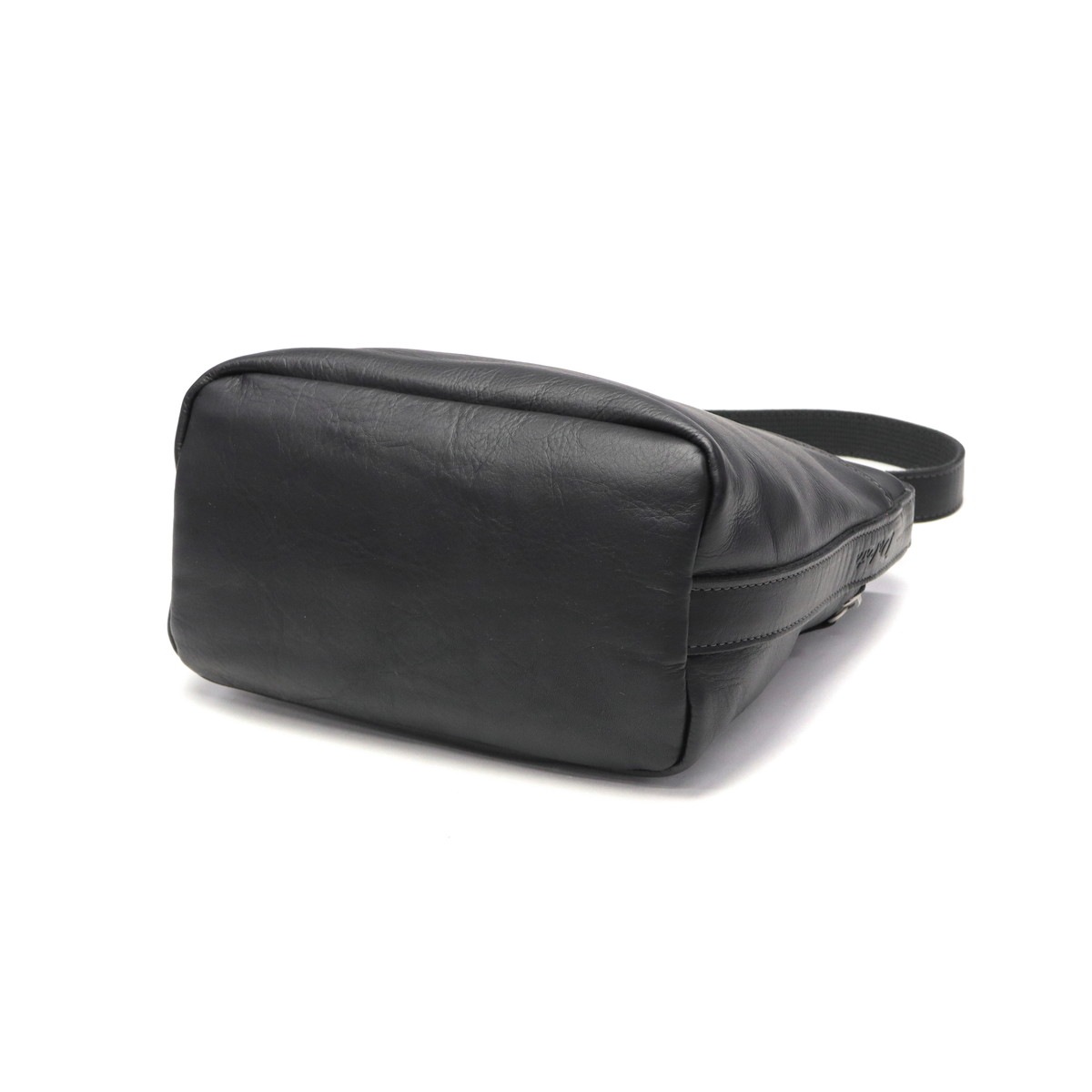 ダコタ限定ノベルティ付 ショルダーバッグ レディース ブランド 斜めがけ 小さめ 大人 軽量 本革 ファスナー付き 縦型 縦長 撥水 A5 かわいい 革 ラポールレイン 1034821 新作2025