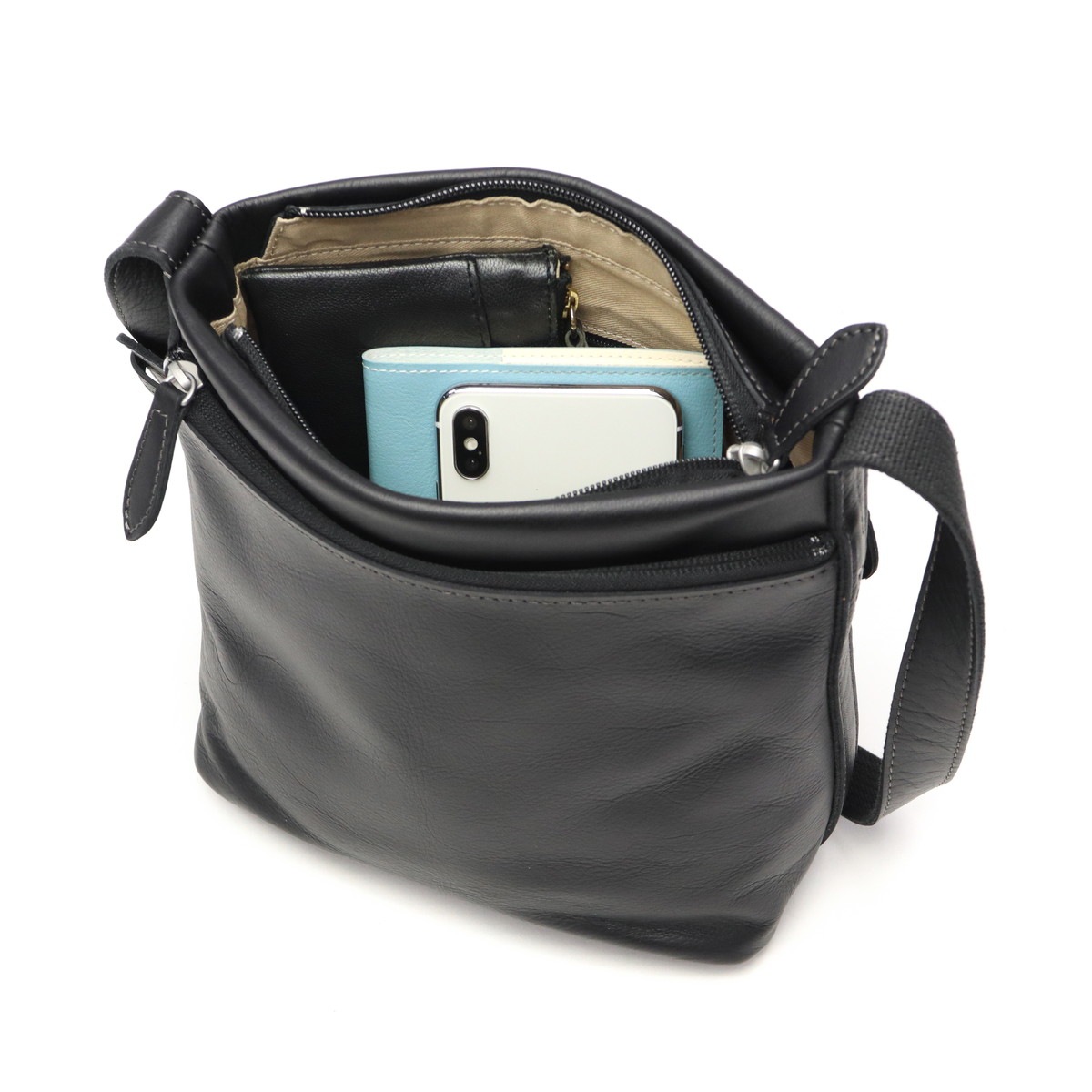 ダコタ限定ノベルティ付 ショルダーバッグ レディース ブランド 斜めがけ 小さめ 大人 軽量 本革 ファスナー付き 縦型 縦長 撥水 A5 かわいい 革 ラポールレイン 1034821 新作2025