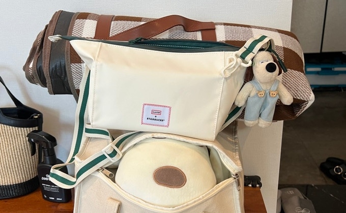 [STARBUCKS+HUNTER コラボ]スターバックス 2ウェイポーチ IVORY/韓国スターバ グッズ/HUNTER/ 防水ポーチ/梅雨/ポーチ/スターバックスグッズ