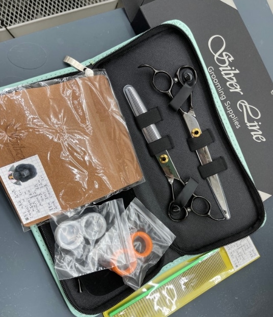 3/22本日限定価格Silverline トリミングハサミ 3本セット Qoo10] SilverLine Grooming Tools [KUT3SET]専門家用ノコギリ刃三銃