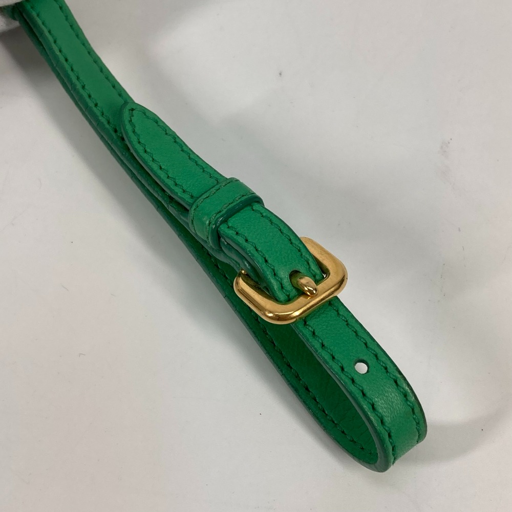 クラッチバッグ ロゴ ポーチ メイクポーチ 化粧ポーチ ストラップ付 ナイロン グリーン