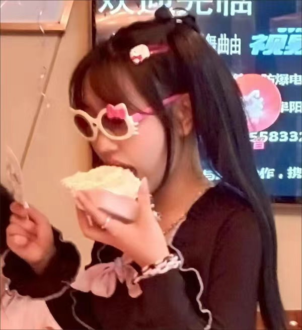 Qoo10] キティちゃんの写真入りメガネアイテムサン